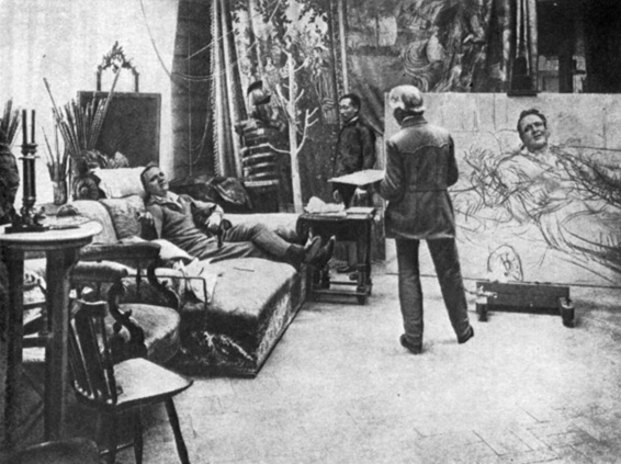 Рис. 43. И. Е. Репинпишет портрет Ф. И. Шаляпина. Фотография 1914 г.
